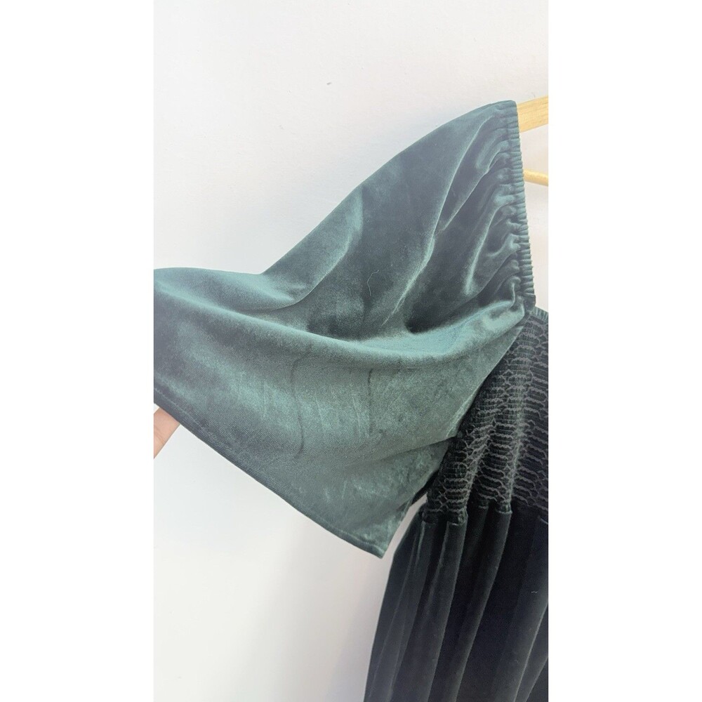 Chelsea & Violet size L Women’s Green Velvet Smocked Babydoll Mini Dress - Picture 4 of 15